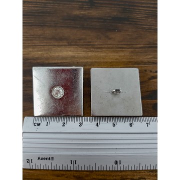 пуговица F L68/ножка,квад, 30x30,метал никель+стразик антим.50 шт - furnitura.com.ua